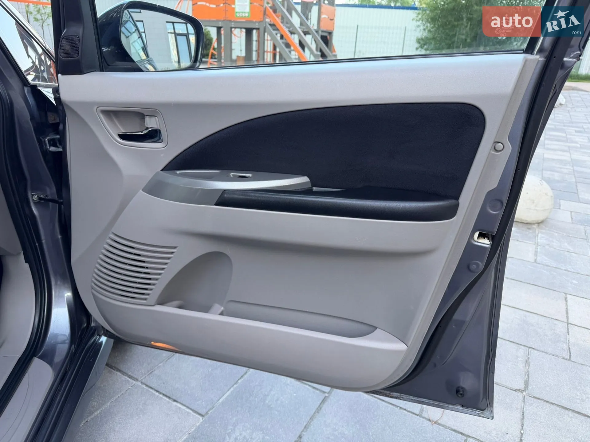 Mitsubishi Grandis 2008 VIN JMBLRNA4W8Z002810 фото оголошення 21 з 30