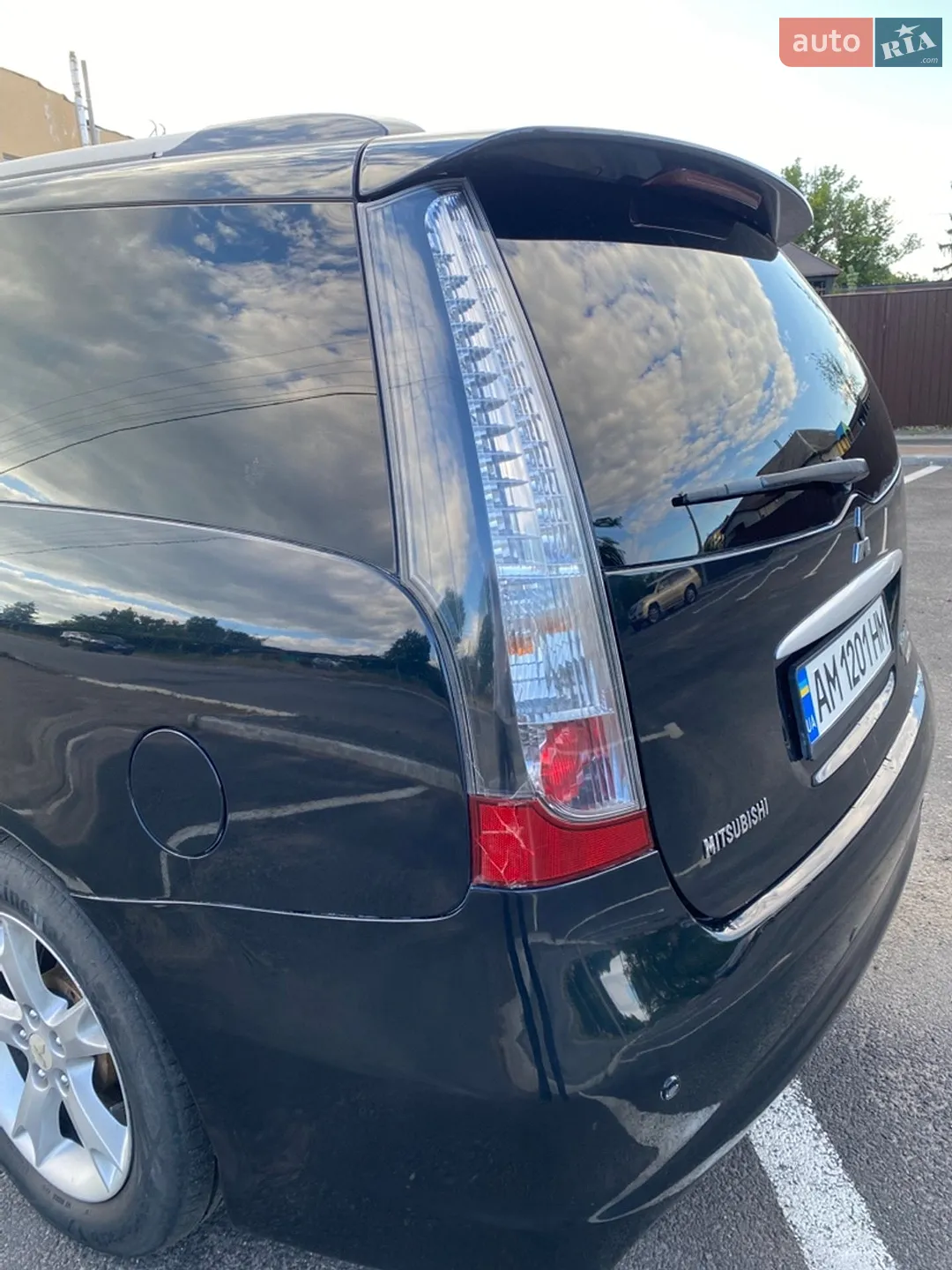 2011 Mitsubishi Grandis - мініатюра 14