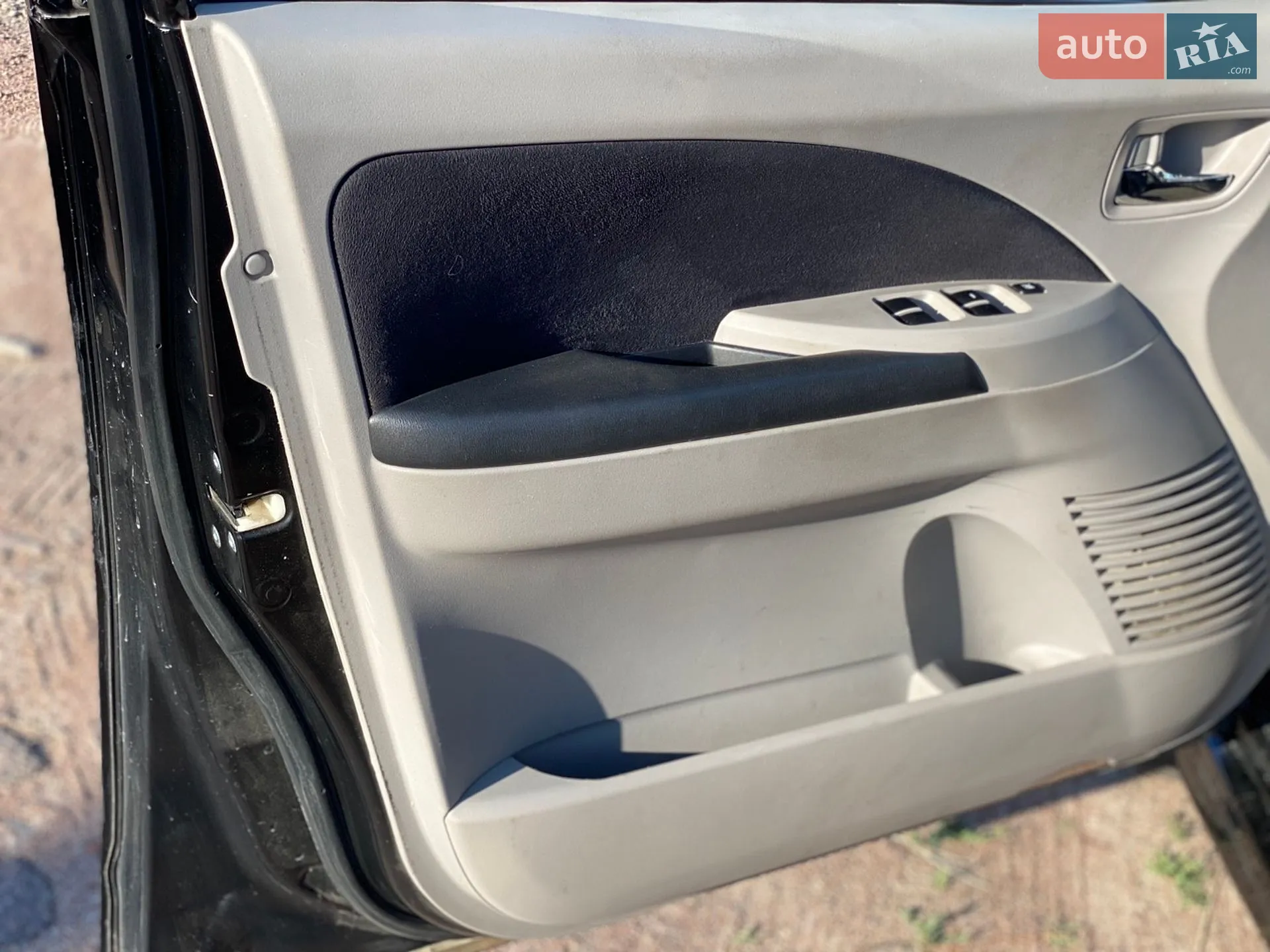 2011 Mitsubishi Grandis - мініатюра 22