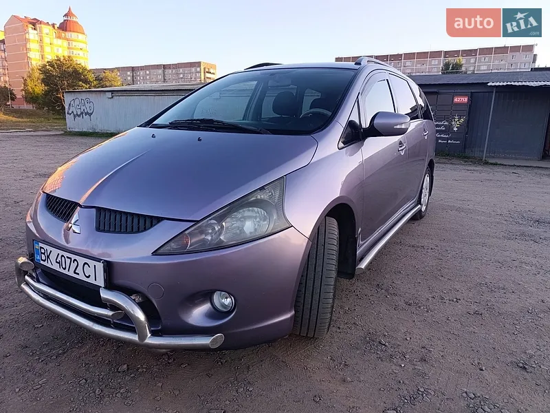 Mitsubishi Grandis 2005