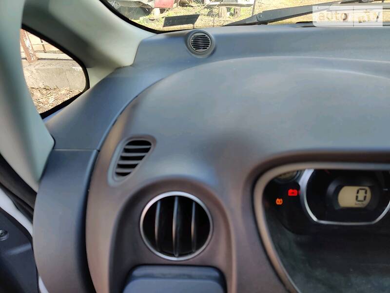 Хетчбек Mitsubishi i-MiEV 2012 в Кам'янському
