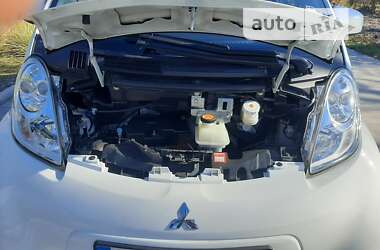 Хэтчбек Mitsubishi i-MiEV 2014 в 