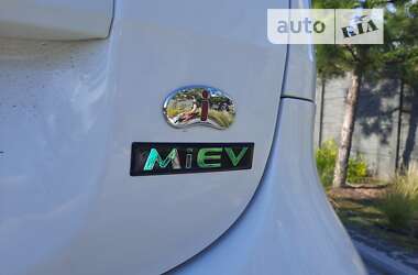 Хэтчбек Mitsubishi i-MiEV 2014 в 