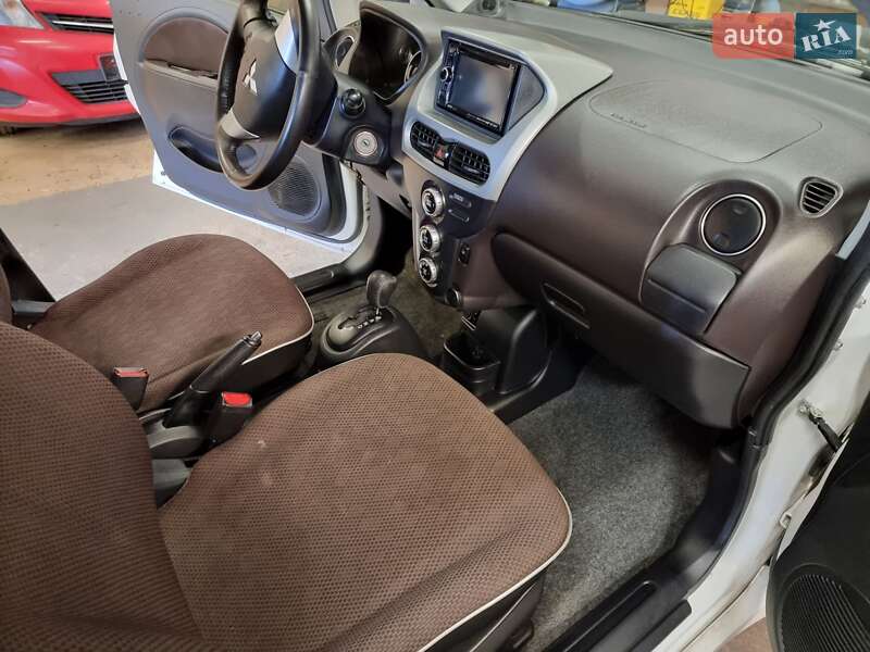 Хэтчбек Mitsubishi i-MiEV 2014 в Ивано-Франковске фото 13 Хэтчбек Mitsubishi i-MiEV 2014 в Ивано-Франковске