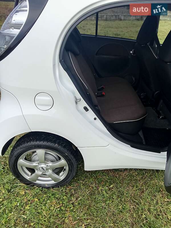 Хэтчбек Mitsubishi i-MiEV 2014 в Коломые