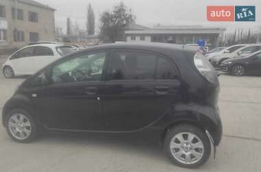Хэтчбек Mitsubishi i-MiEV 2011 в 