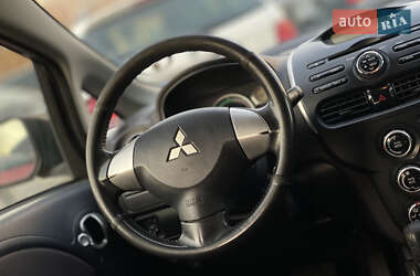 Хэтчбек Mitsubishi i-MiEV 2013 в 