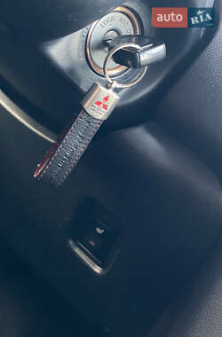 Хэтчбек Mitsubishi i-MiEV 2013 в 