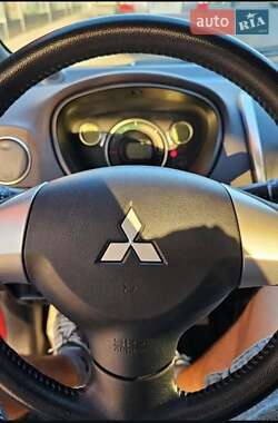 Хэтчбек Mitsubishi i-MiEV 2015 в 