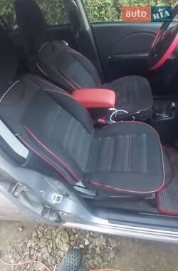 Хэтчбек Mitsubishi i-MiEV 2015 в 