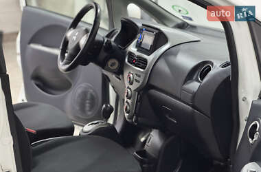 Хэтчбек Mitsubishi i-MiEV 2011 в 