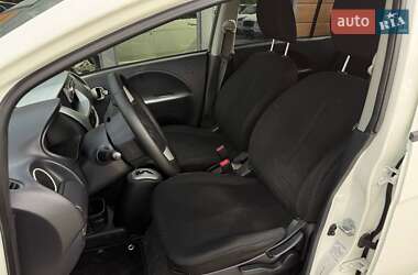Хэтчбек Mitsubishi i-MiEV 2011 в 