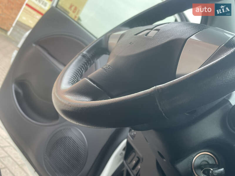 Хетчбек Mitsubishi i-MiEV 2015 в Дрогобичі