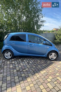 Хэтчбек Mitsubishi i-MiEV 2011 в 