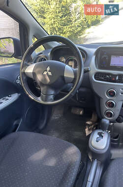 Хэтчбек Mitsubishi i-MiEV 2011 в 