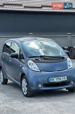 Хэтчбек Mitsubishi i-MiEV 2012 в 