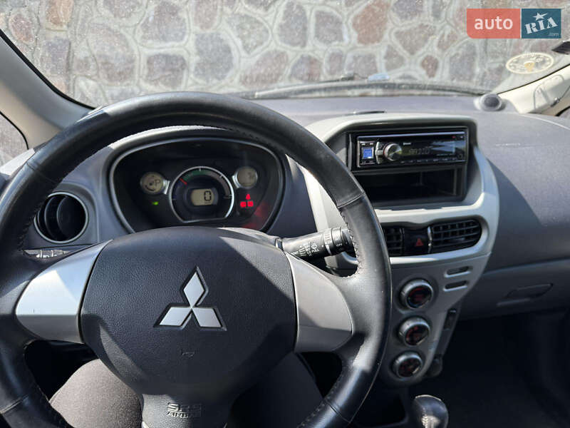 Хетчбек Mitsubishi i-MiEV 2011 в Чернівцях