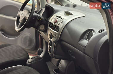 Хэтчбек Mitsubishi i-MiEV 2012 в 