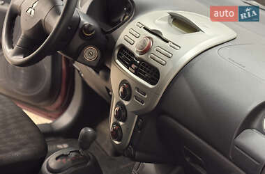 Хэтчбек Mitsubishi i-MiEV 2012 в 