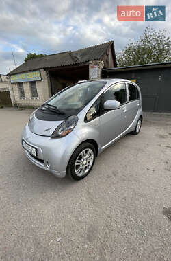 Хэтчбек Mitsubishi i-MiEV 2011 в 