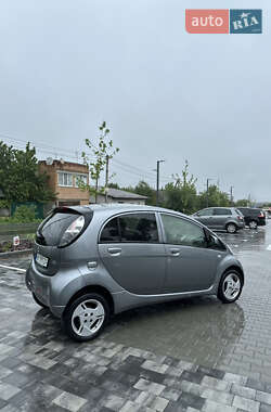 Хэтчбек Mitsubishi i-MiEV 2013 в 