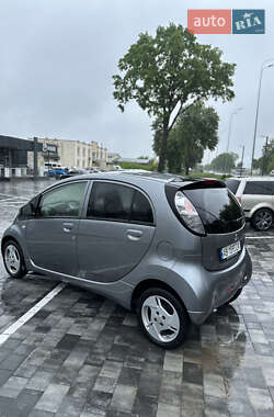 Хэтчбек Mitsubishi i-MiEV 2013 в 
