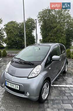 Хэтчбек Mitsubishi i-MiEV 2013 в 