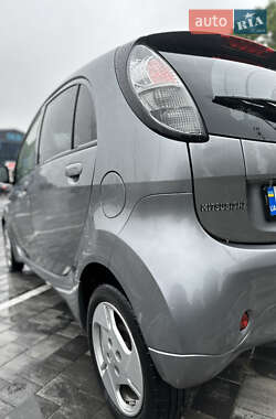 Хэтчбек Mitsubishi i-MiEV 2013 в 