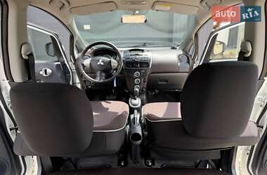 Хетчбек Mitsubishi i-MiEV 2012 в 