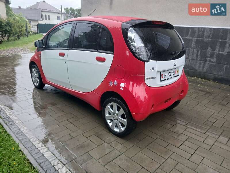 Хэтчбек Mitsubishi i-MiEV 2011 в 