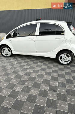 Хэтчбек Mitsubishi i-MiEV 2011 в 