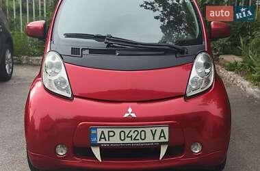 Хэтчбек Mitsubishi i-MiEV 2013 в 