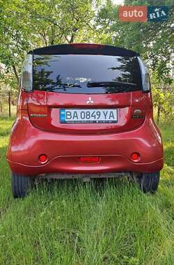 Хэтчбек Mitsubishi i-MiEV 2015 в 
