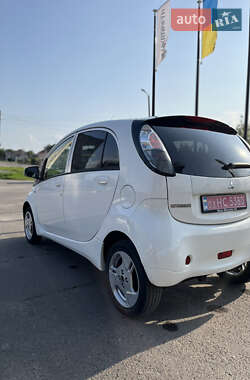 Хэтчбек Mitsubishi i-MiEV 2015 в 