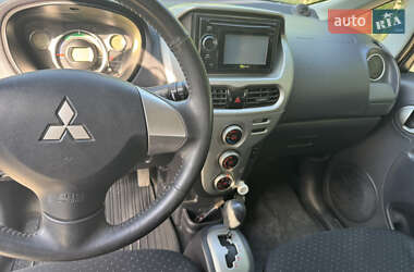Хэтчбек Mitsubishi i-MiEV 2011 в 