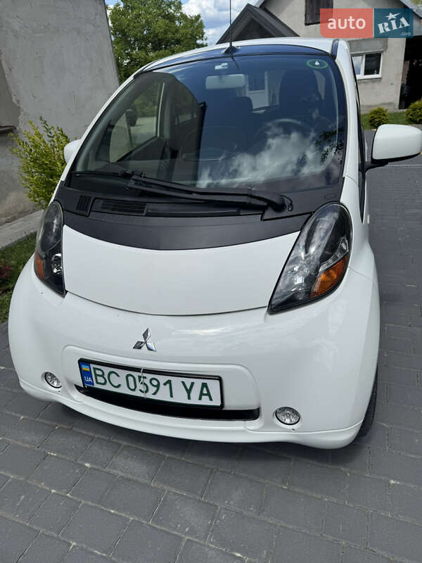 Хэтчбек Mitsubishi i-MiEV 2012 в 