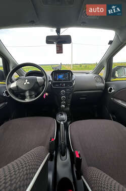 Хэтчбек Mitsubishi i-MiEV 2015 в 