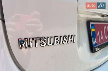 Хэтчбек Mitsubishi i-MiEV 2012 в 