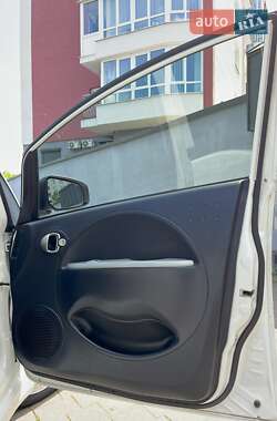 Хэтчбек Mitsubishi i-MiEV 2012 в 