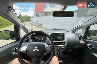 Хэтчбек Mitsubishi i-MiEV 2012 в 