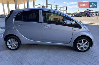 Хэтчбек Mitsubishi i-MiEV 2015 в 
