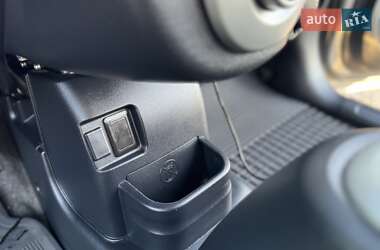 Хэтчбек Mitsubishi i-MiEV 2011 в 