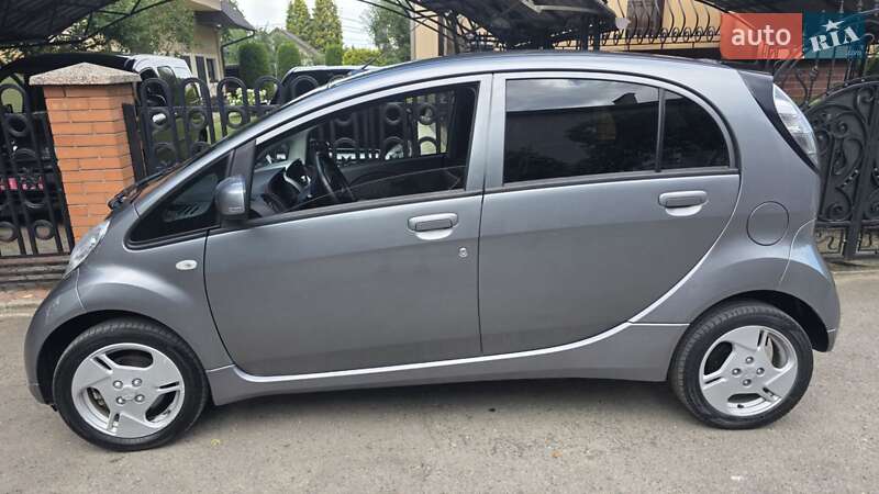 Хэтчбек Mitsubishi i-MiEV 2013 в 