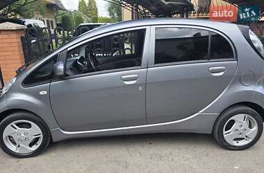 Хэтчбек Mitsubishi i-MiEV 2013 в 
