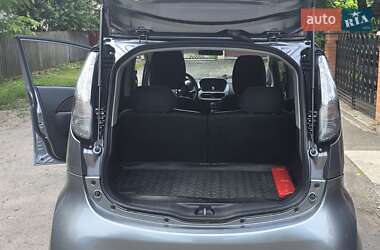 Хэтчбек Mitsubishi i-MiEV 2013 в 