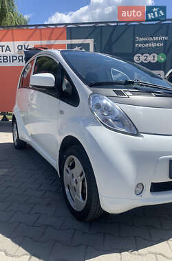Хэтчбек Mitsubishi i-MiEV 2015 в 