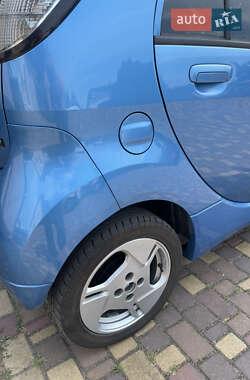 Хэтчбек Mitsubishi i-MiEV 2011 в 