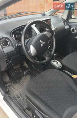 Хэтчбек Mitsubishi i-MiEV 2011 в 