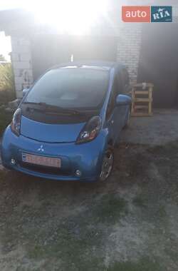 Хэтчбек Mitsubishi i-MiEV 2011 в 