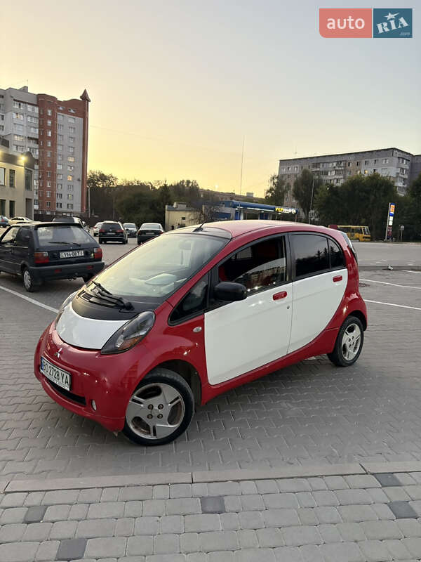 Хэтчбек Mitsubishi i-MiEV 2011 в 